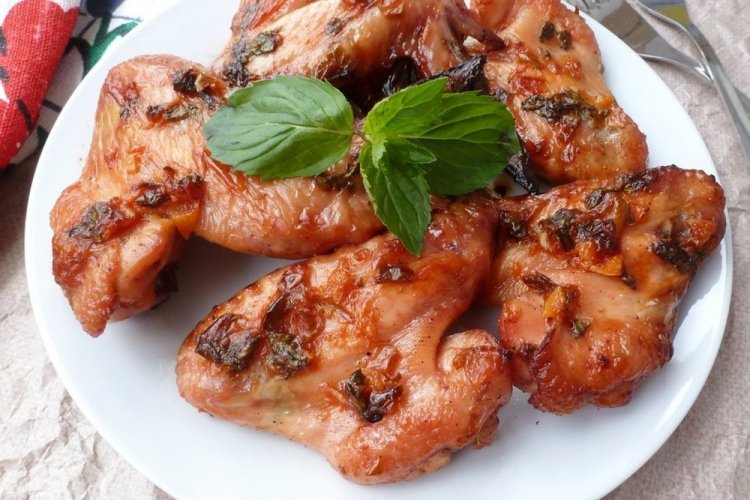 Куриные крылышки в имбирном соусе на мангале