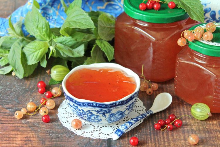 Варенье из крыжовника, белой и красной смородины
