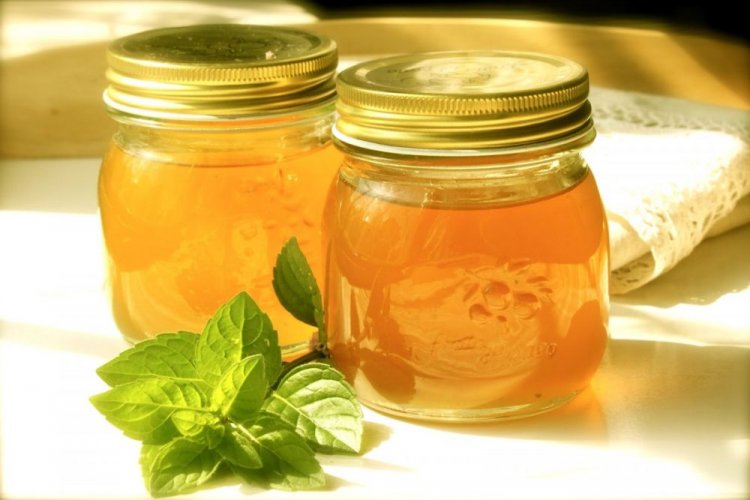 Прозрачное варенье из белой смородины с медом