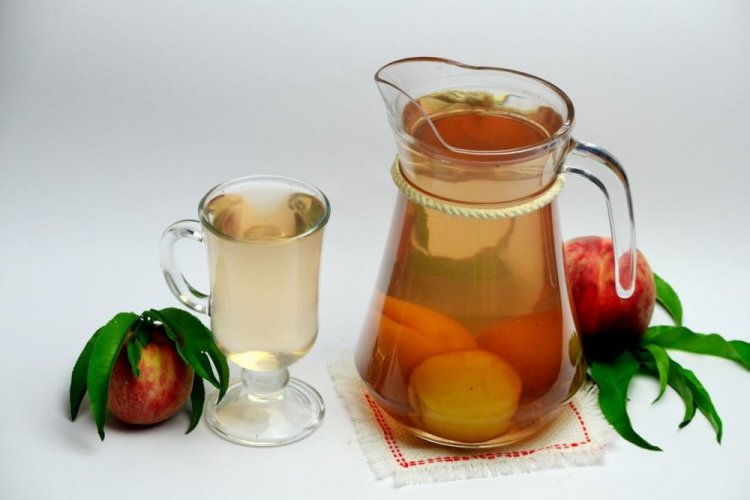 Компот из нектаринов и апельсиновых корок