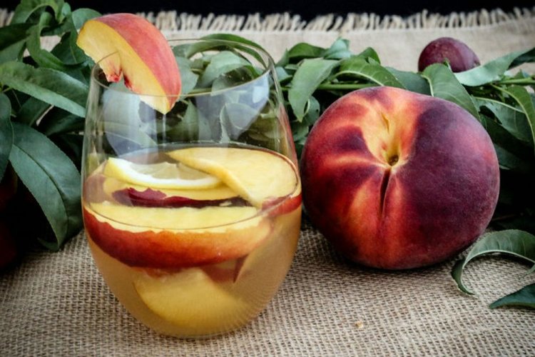 Компот из нектаринов и лимона