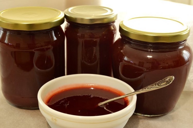 Повидло из сливы со сливочным маслом