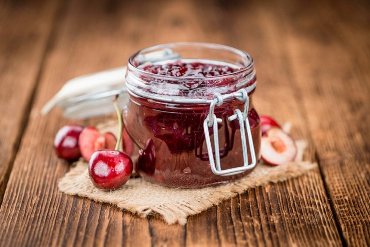Джем из черешни с миндалем