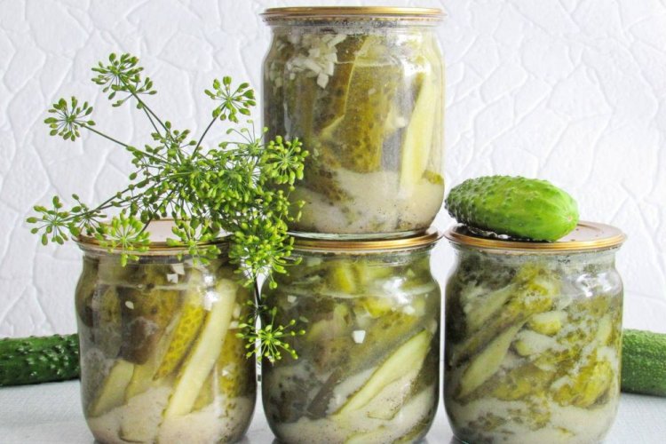 Огурцы с чесноком в горчично-медовой заливке на зиму