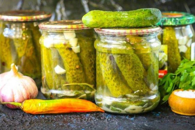 Огурцы с острым перцем и горчицей на зиму