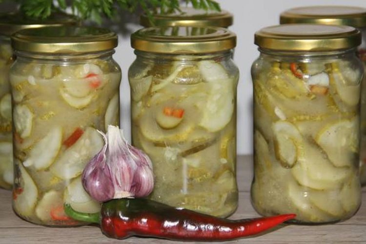 Огурцы с чесноком, острым перцем и готовой горчицей