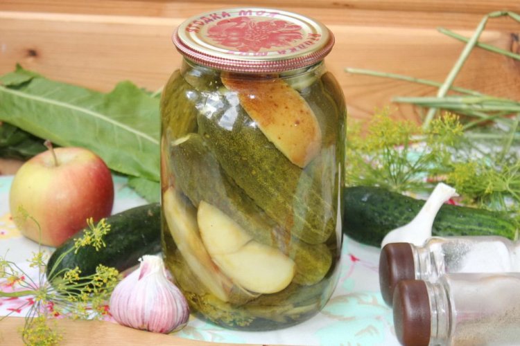 Огурцы с яблоками на зиму