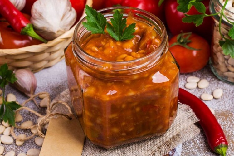 Лечо с фасолью, болгарским перцем и помидорами