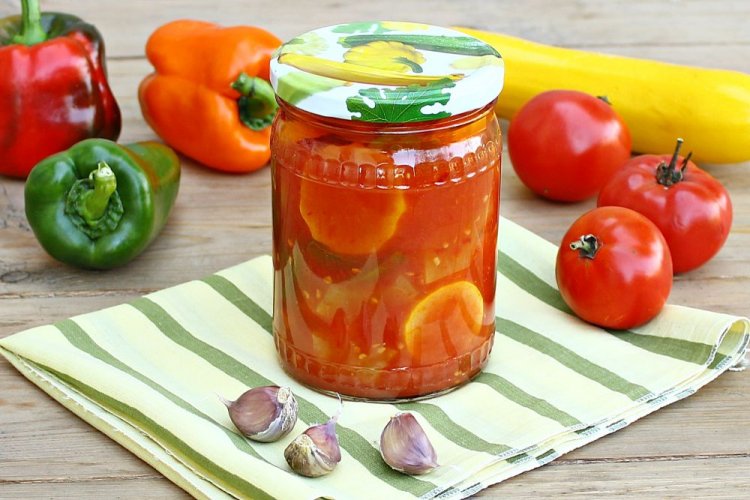 Лечо из помидоров с болгарским перцем и кабачками на зиму