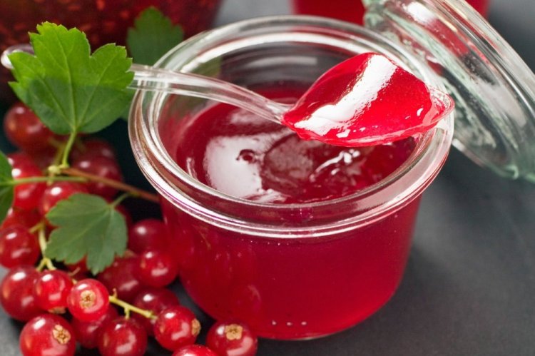 Желе из красной смородины с агар-агаром в формочках