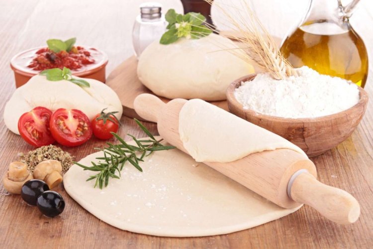 Тесто для тонкой пиццы на сухих дрожжах