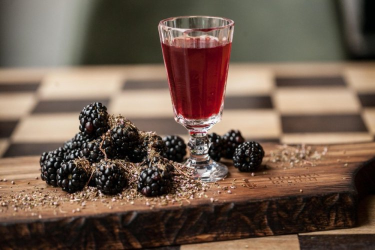 Вино из ежевики и малины