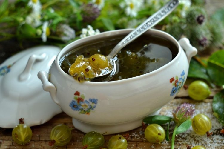 Варенье-пятиминутка с целыми ягодами крыжовника