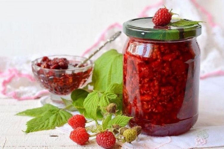 Малина в собственном соку с сахаром