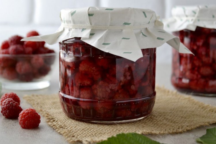 Малина в густом сиропе с желатином