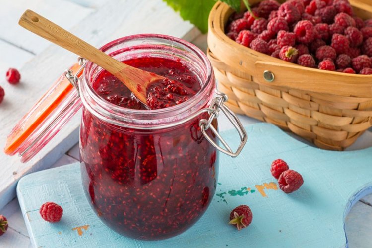 Малина в собственном соку без варки