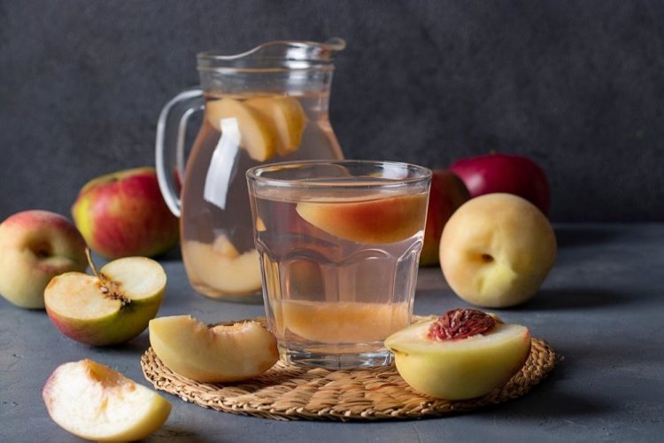 Компот из персиков и яблок