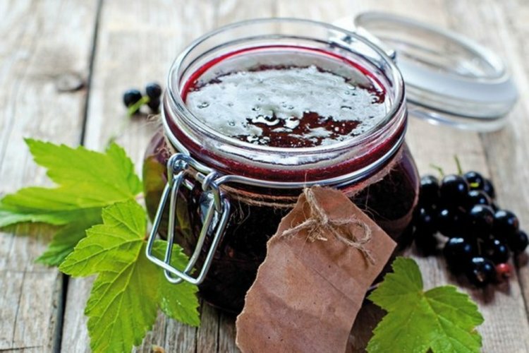 Варенье из черной смородины и сахара без варки