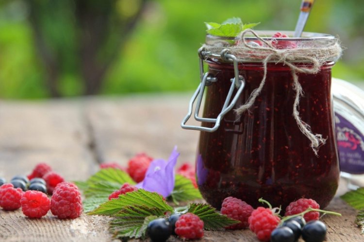 Варенье из черной смородины и малины без варки