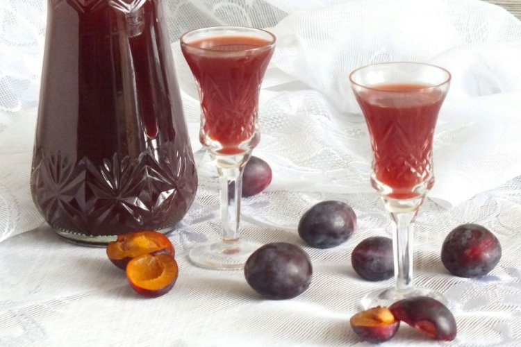 Наливка из сливы с косточками