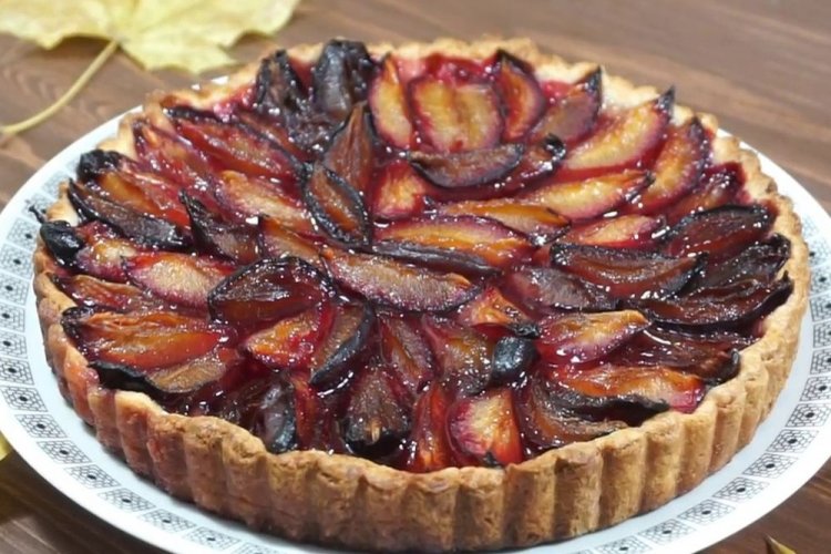 Песочный пирог со сливами