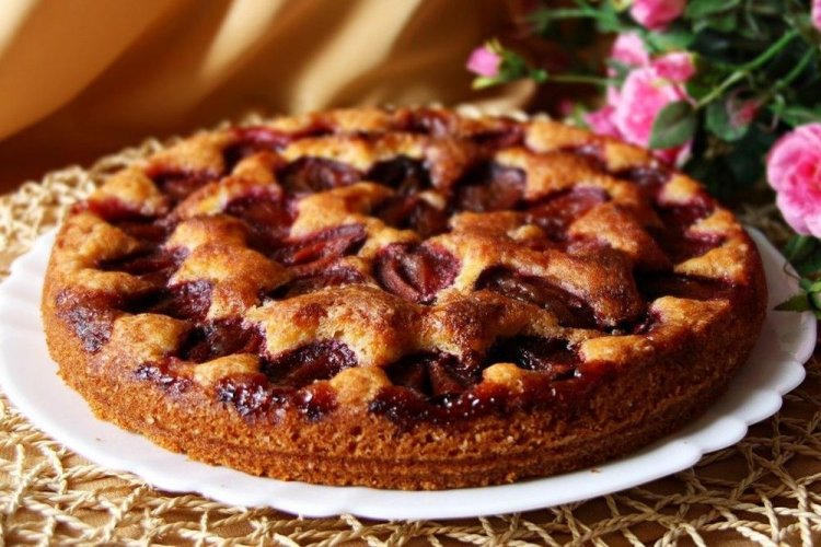 Пирог со сливами на растительном масле