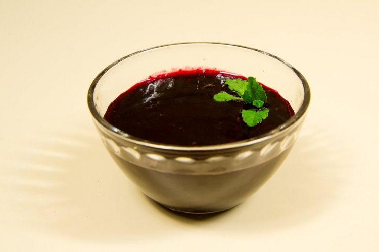 Соус к мясу из черной смородины с яблочным уксусом