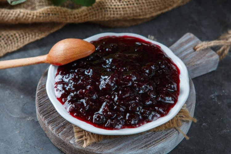 Джем из ирги и крыжовника