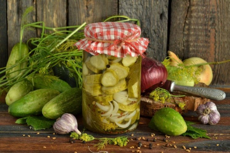 Огурцы кусочками с луком на зиму