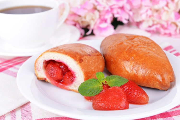 20 рецептов самых вкусных пирожков с клубникой