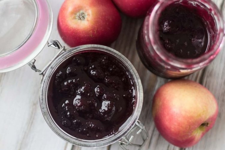 Варенье-пятиминутка из черники и яблок