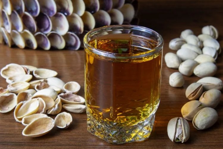 Настойка из крыжовника со скорлупой фисташек