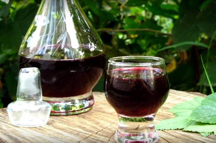 Настойка из крыжовника с дубовой щепой