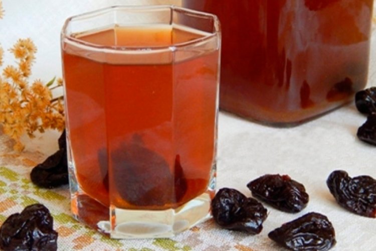 Настойка из крыжовника с медом и сухофруктами