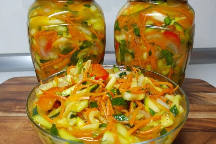 Корейский салат из помидоров, огурцов и кабачков на зиму