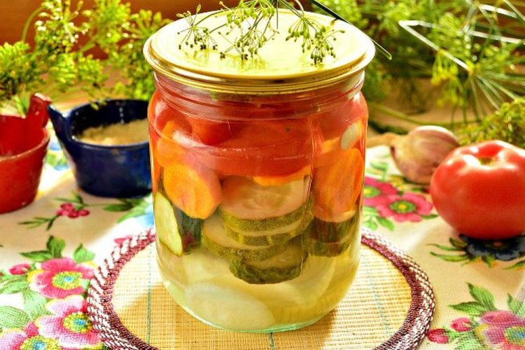 Салат из помидоров и огурцов слоями на зиму