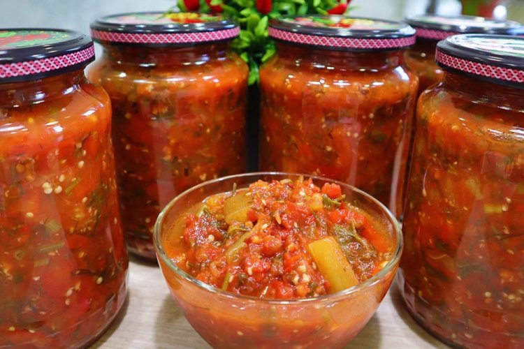 Лечо из кабачков, баклажанов и ароматной зелени