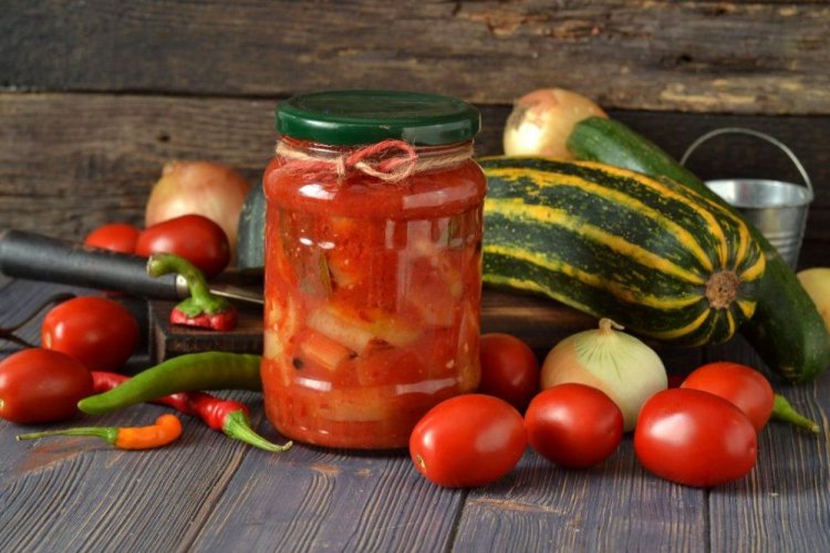Лечо из кабачков с острым перцем