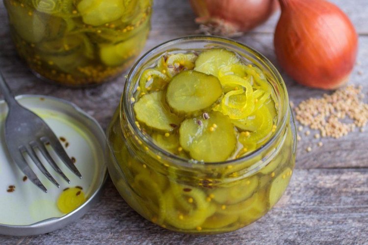 Салат из огурцов с луком и горчицей на зиму