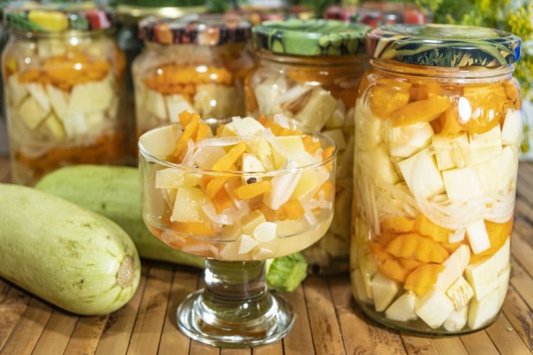 Салат из кабачков, моркови, лука и чеснока