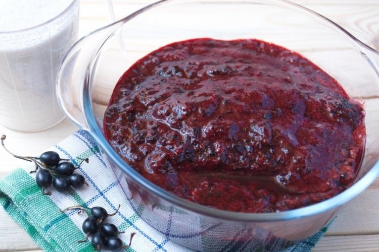 Повидло из черной смородины и сливы