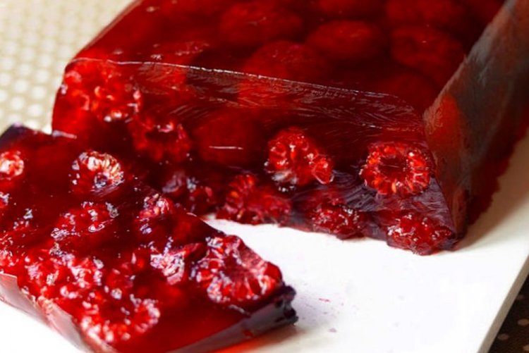 Желе из малины с целыми ягодами