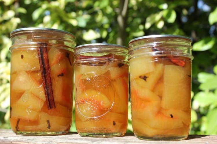 Варенье из арбузных корок с корицей и гвоздикой
