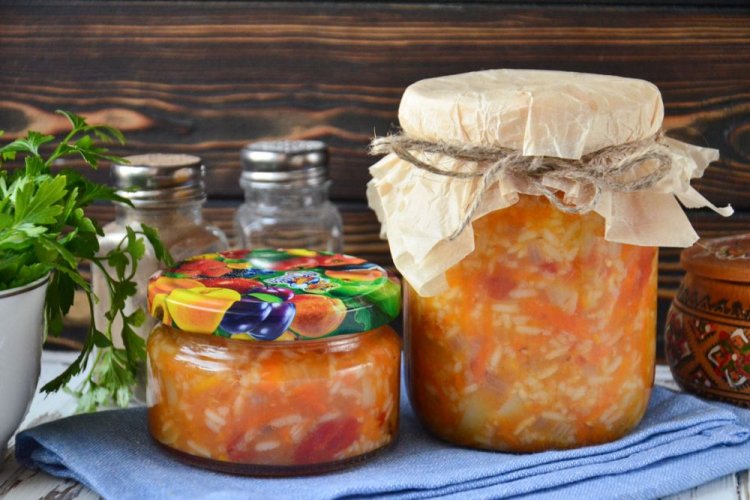 Салат из риса, капусты, сладкого перца и моркови