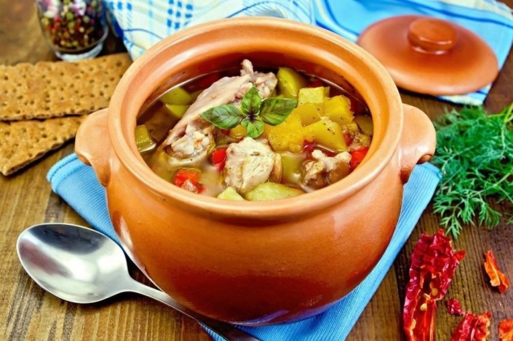 Жаркое с куриными ножками и овощами