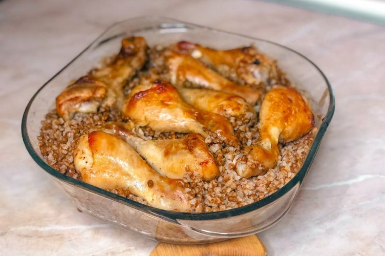 Куриные ножки с гречкой в духовке