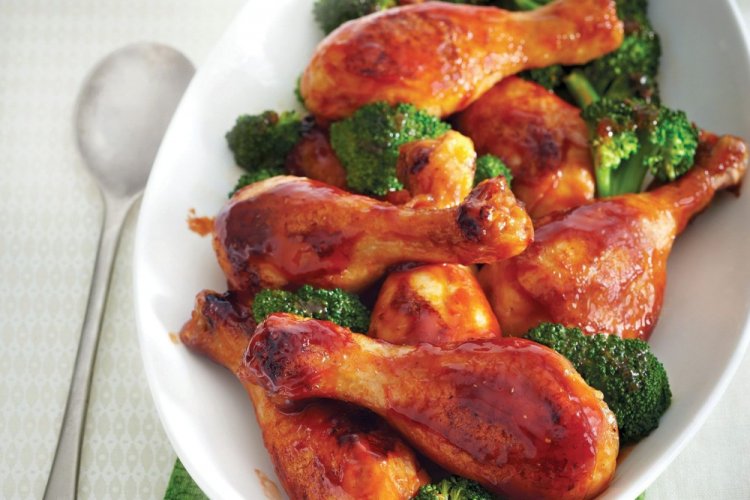 Куриные ножки с брокколи в духовке