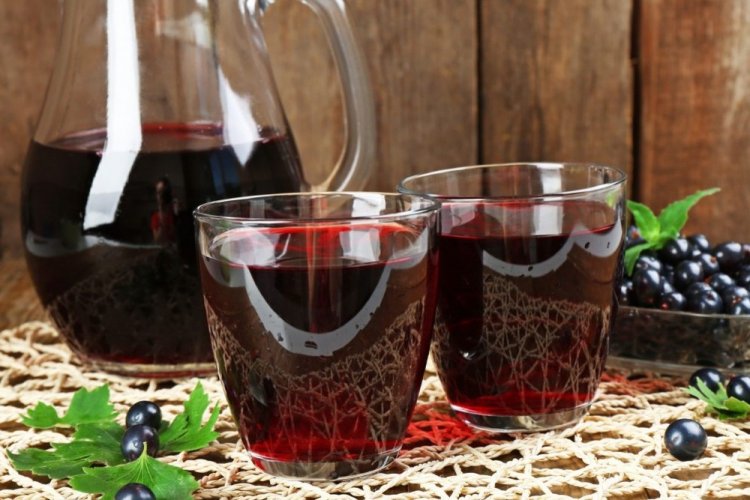 Компот из брусники и черной смородины