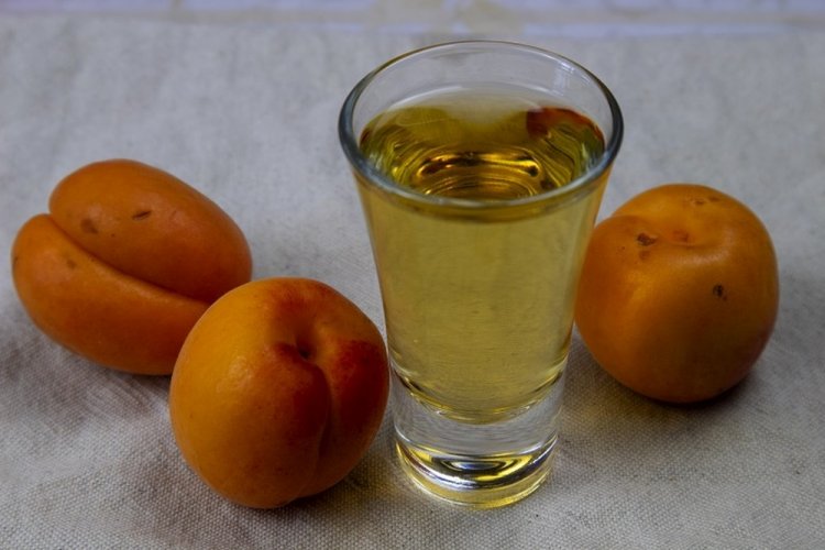 Настойка из абрикосов без сахара