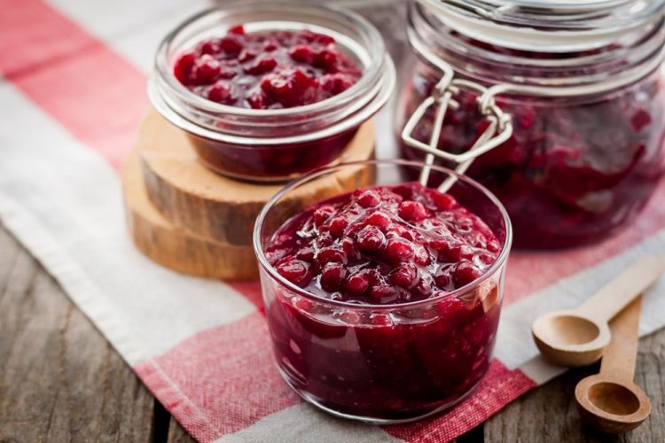 Брусника в собственном соку с сахаром и лимонной кислотой